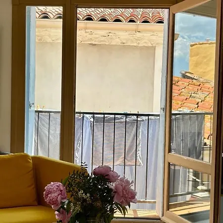Quiet Street In Old - Terrace, 250m To *