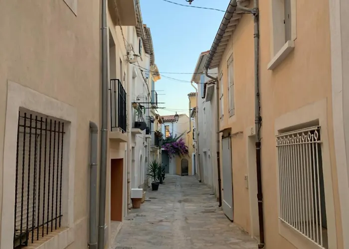 Quiet Street In Old - Terrace, 250m To * Mèze